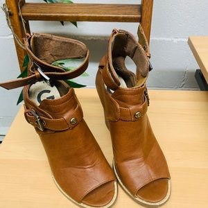 Guess high heels size 5